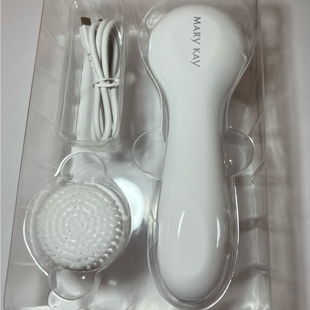 Mary Kay White Skincare Brush Set